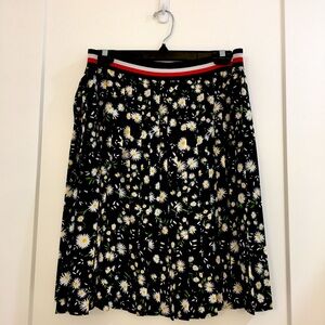 Tommy Hilfiger skirt. Size 14.